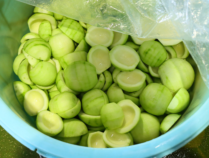 旬な地元の野菜や果物を使った漬物